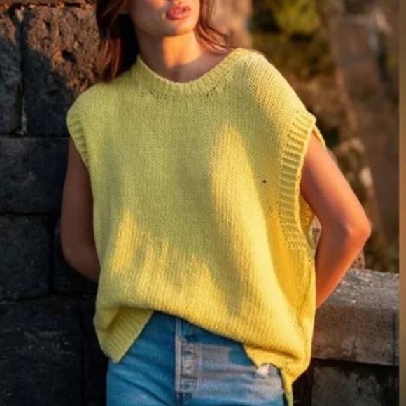 Voyageur by Mersea Yellow Sleeveless Knit Sweater - Picture 1 of 5
